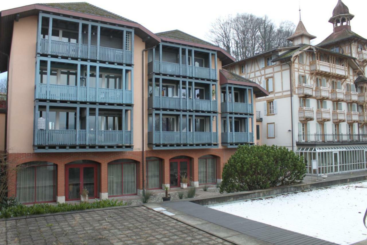 House On Lake/ Hl