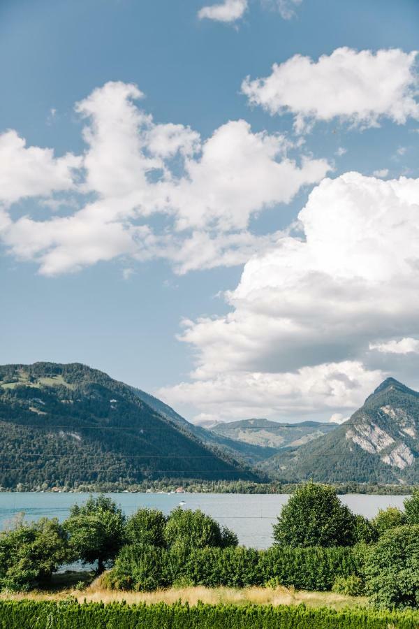 House On Lake/ Hl *